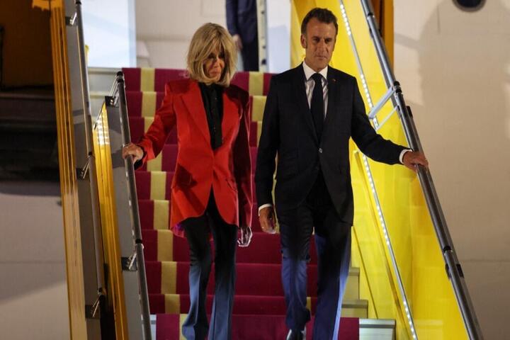 Emmanuel Macron y su esposa Brigitte Macron están en el ojo del huracán