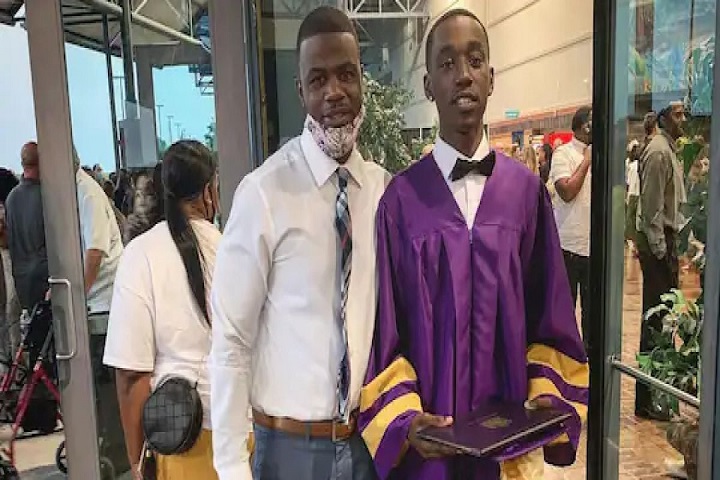 Estudiante se puso en los zapatos de su profesor, literalmente, para poderse graduar