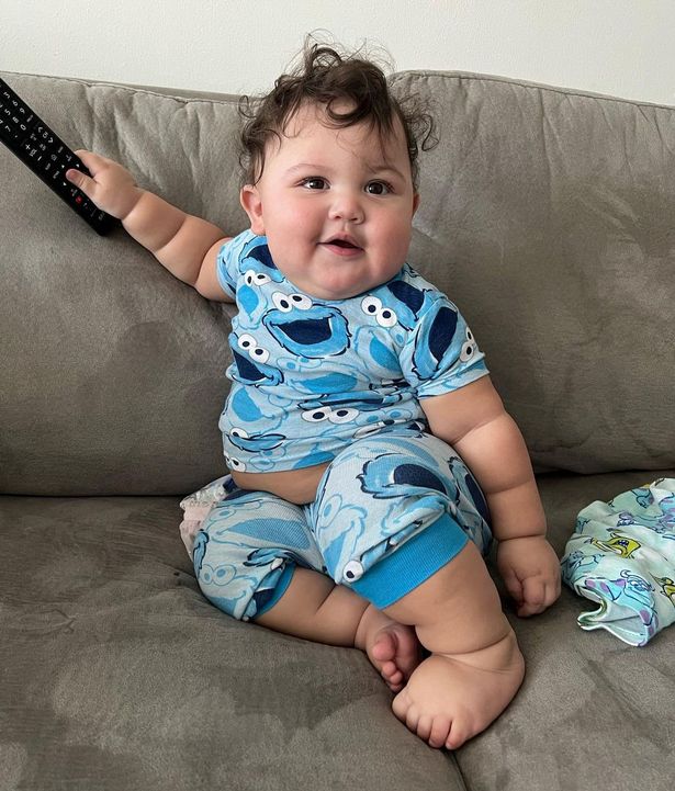 Así es Kason, el bebé de 11 meses que tiene las dimensiones de un niño de tres años