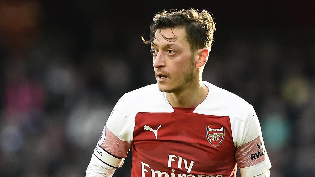 Así homenajearon a Mesut Özil en su retiro