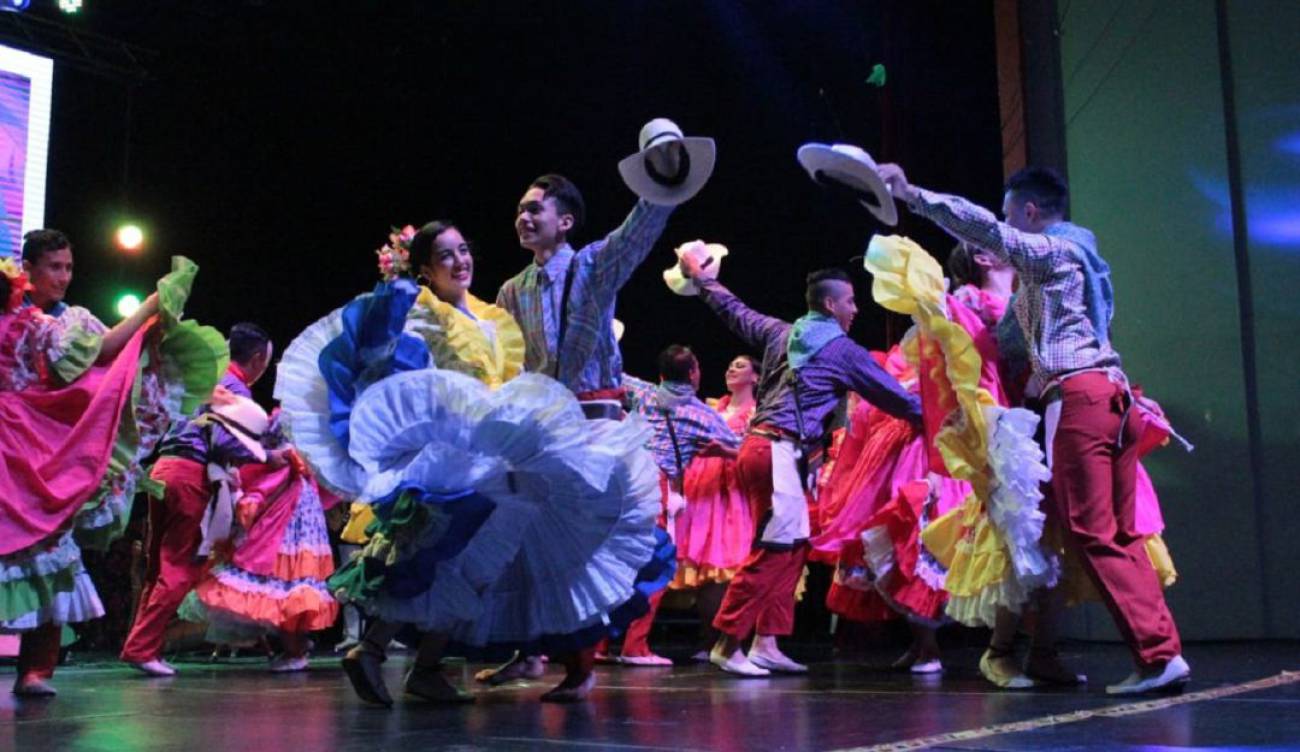 Colorido cierre del Festival Folclórico de Ibagué