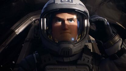 Creadores de "Lightyear", tranquilos ante polémica en algunos países que la prohíben por una escena