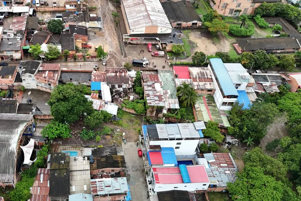 Viotá: Desbordamiento de quebrada causa graves inundaciones y daños.