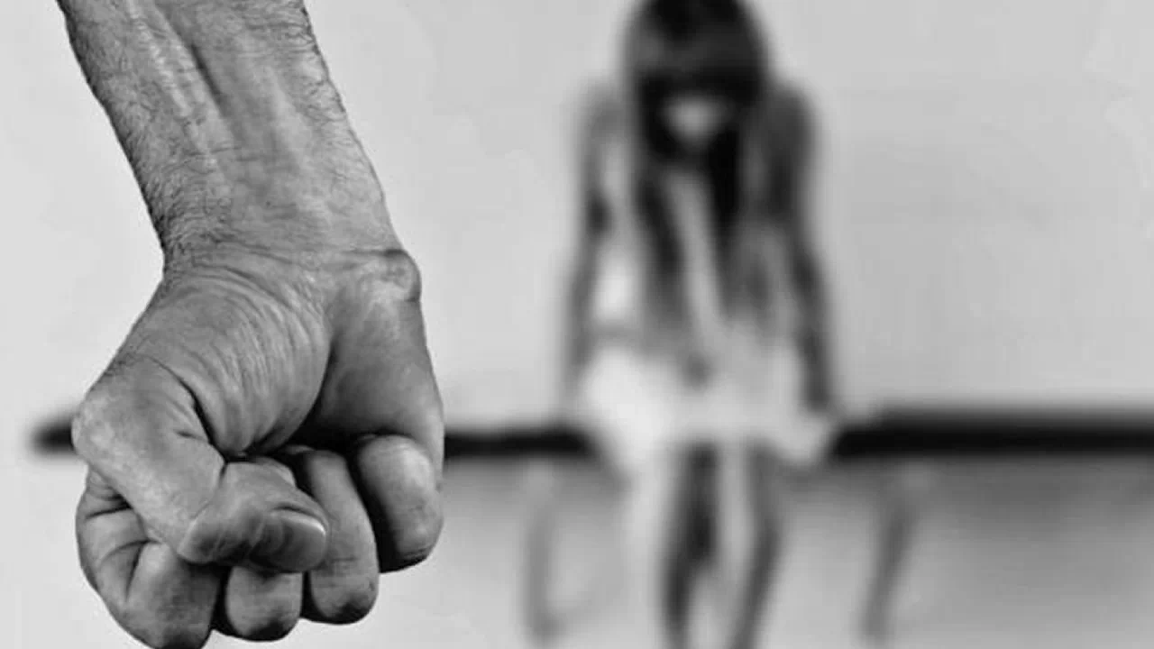 Hombre abusó y dejó en embarazo su propia hija.