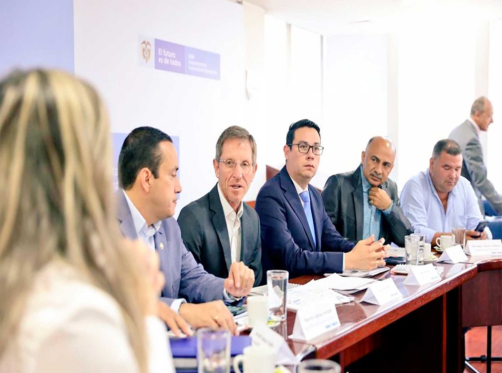 Aprobación de un proyecto para construir 15 puentes rurales con un costo superior a los $80 mil millones de pesos.