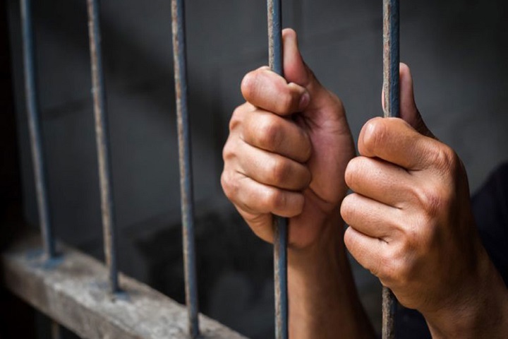 Un hombre abusó sexualmente de su hijastra y posteriormente de su hija