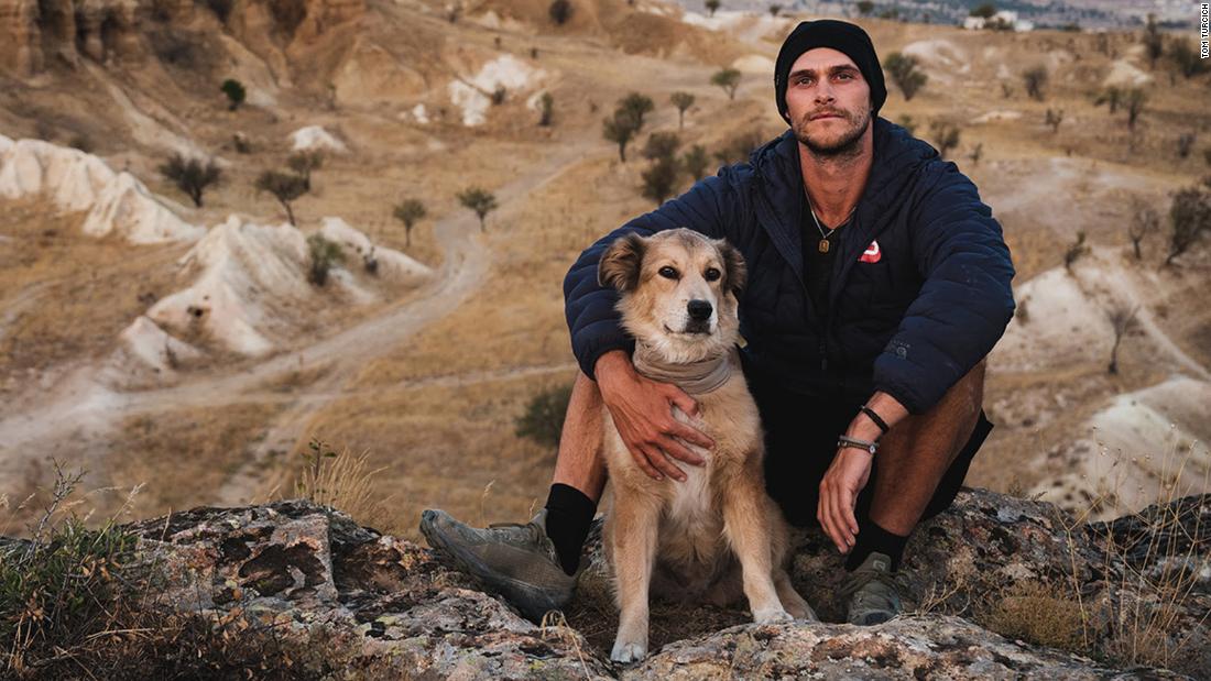 Savannah, la primera perrita que en siete años le dio la vuelta al mundo con su dueño