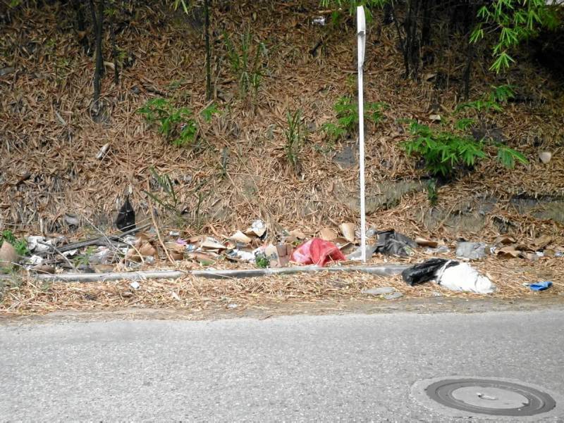 Basuras en las calles del barrio de timanco