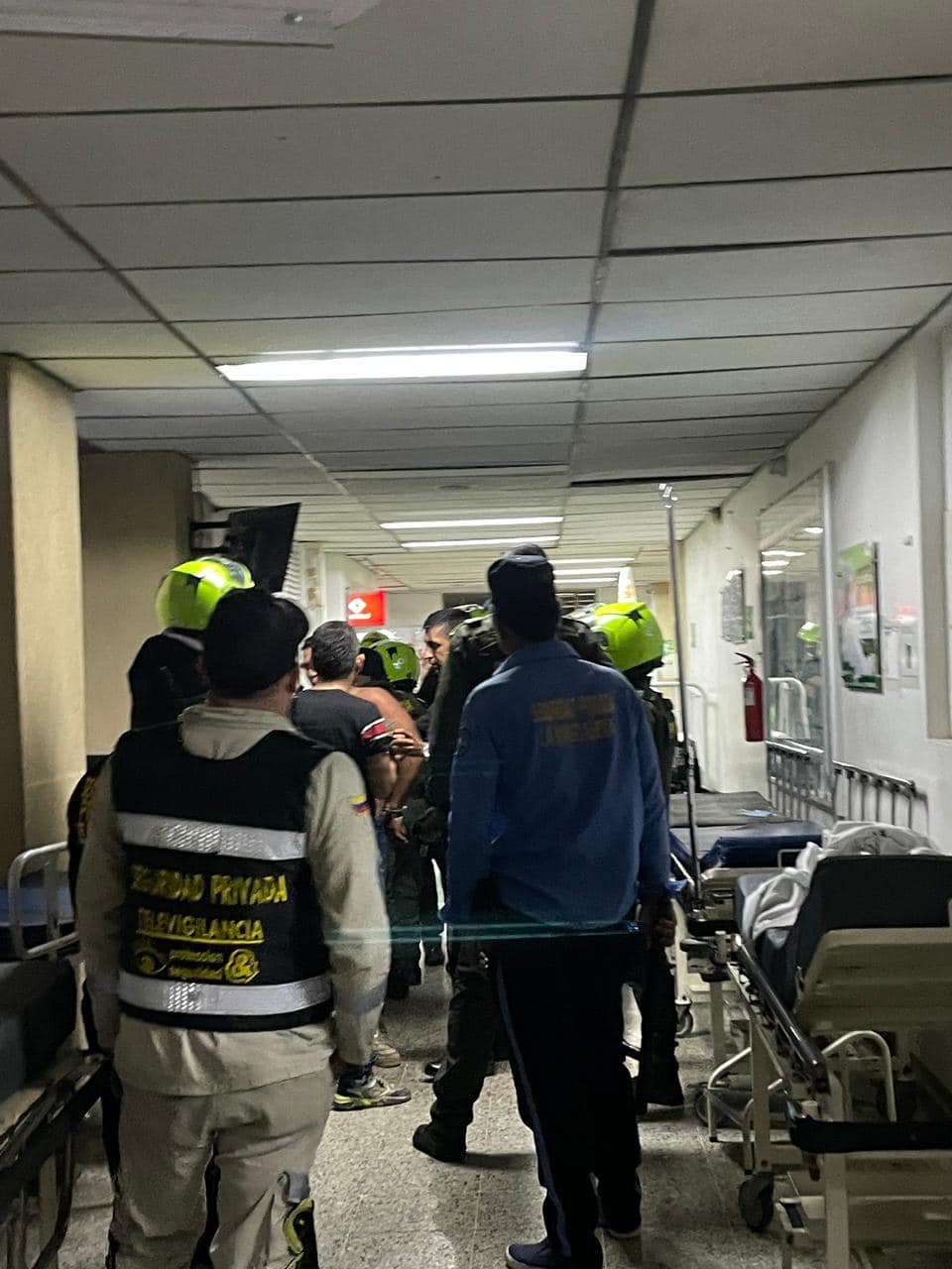 tres hombres, con arma blanca, intimidaron al personal asistencial de la sala de urgencias del hospital María Inmaculada.