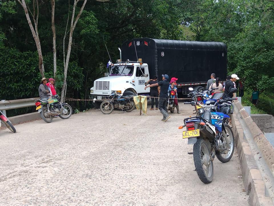 Autoridades fueron retenidas por campesinos en Yurayaco.