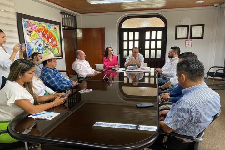 Uniamazonia posesiona nueva vicerrectora administrativa