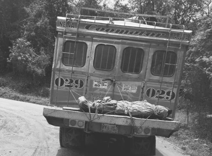 Insólito traslado de cuerpo asesinado en zona rural de Palermo.