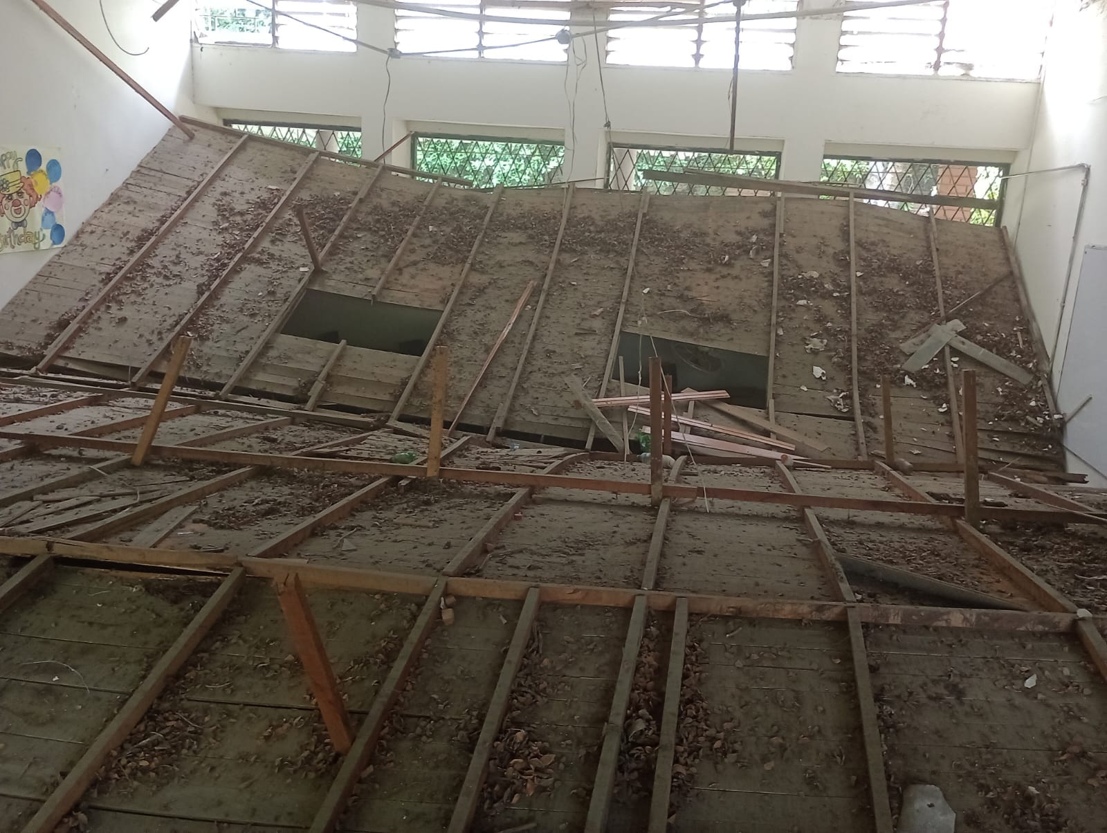 Cayó cielo raso en un colegio de Neiva