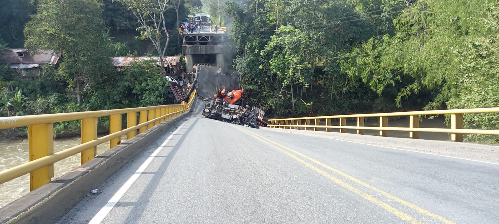 Colapsó del puente El Alambrado del Quindío