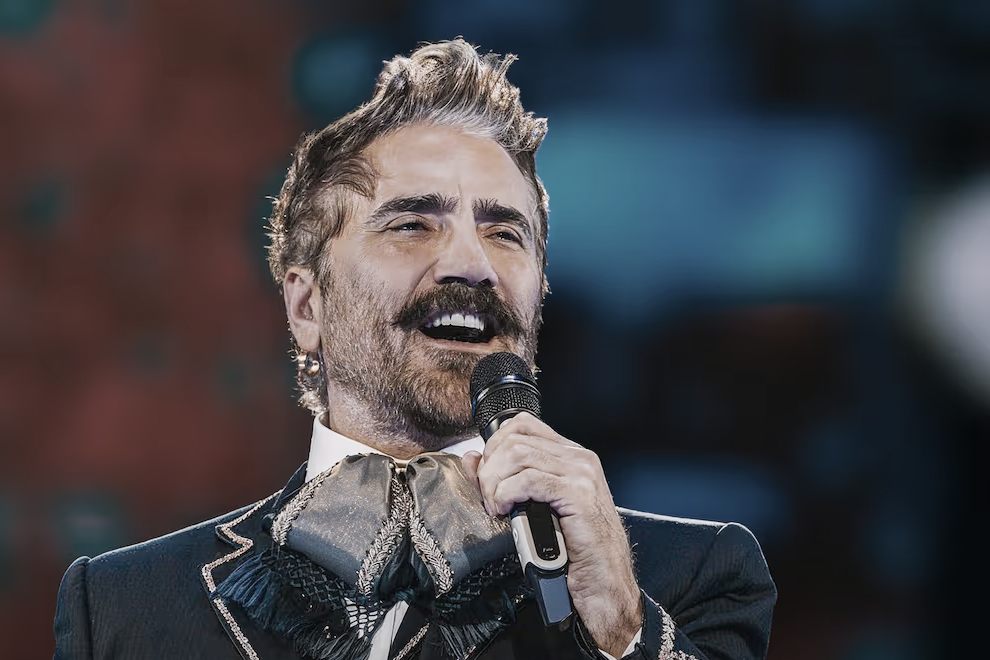 Alejandro Fernández reinterpreta "Un Millón de Primaveras"