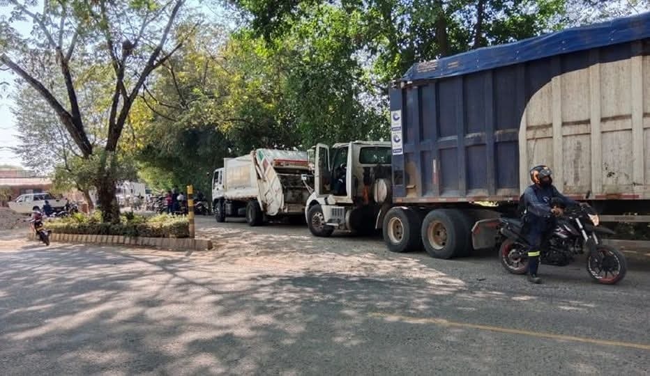 Cierre en vía al relleno sanitario Los Ángeles retrasa recolección de residuos