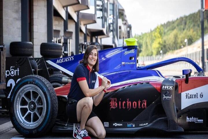 KAROL G PATROCINA PILOTO DE FORMULA 2
