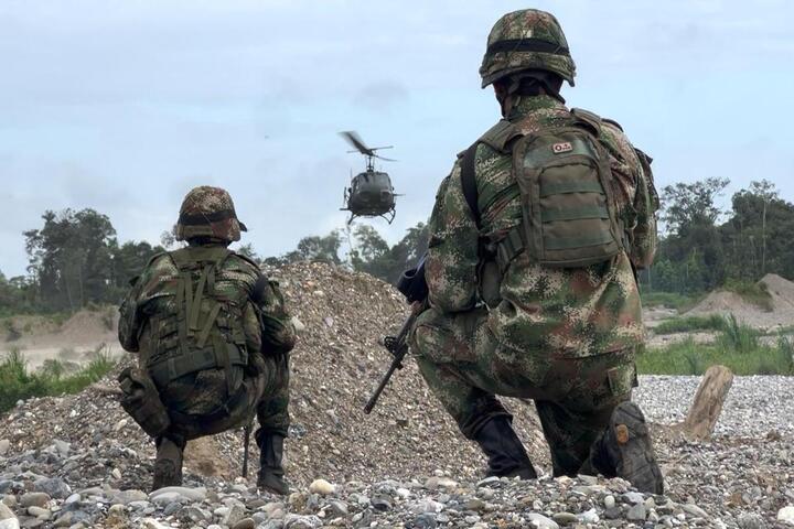 15 militares heridos por ataque de la población en el Cauca.
