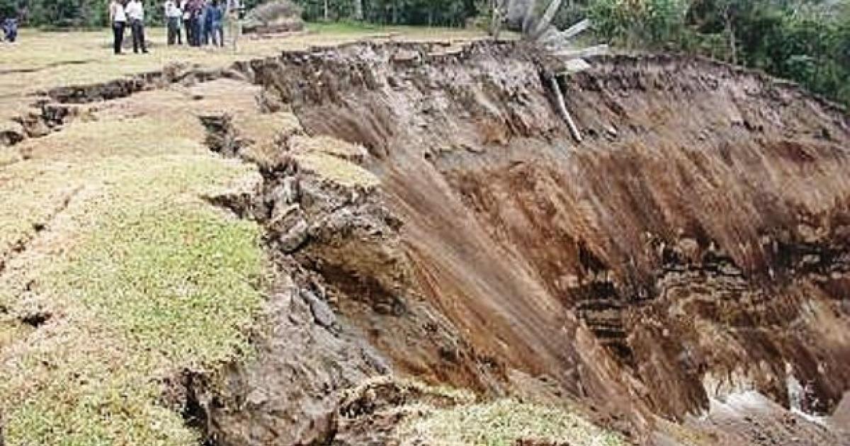 Una familia murió tras ser arrasados por un derrumbe