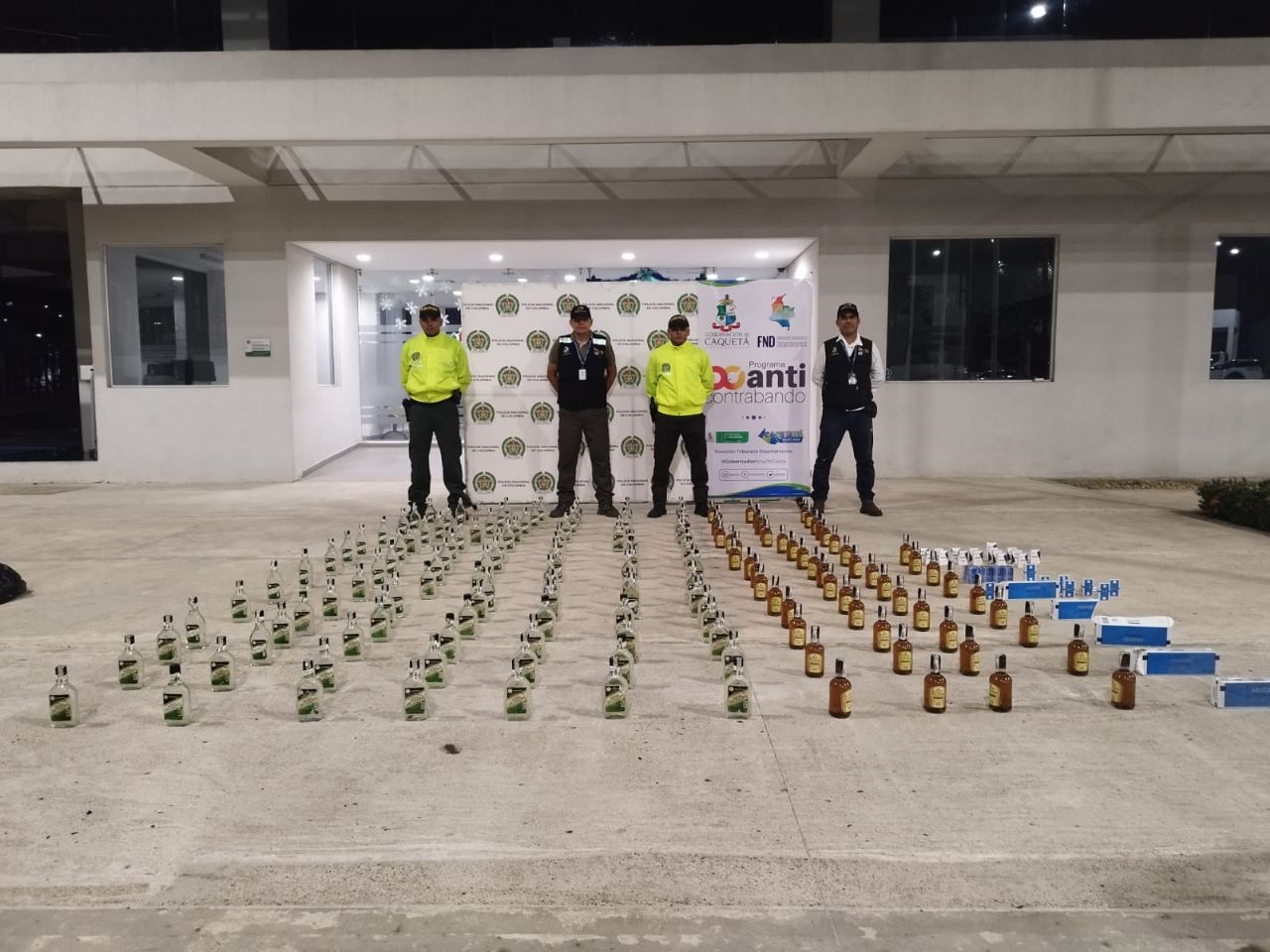 Decomisan licor adulterado y cigarrillos de contrabando.