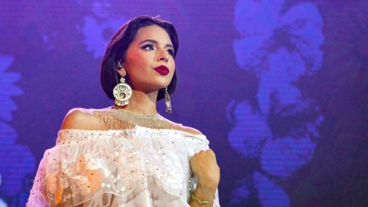 [VIDEO] Ángela Aguilar se baja del escenario porque el público no cantó
