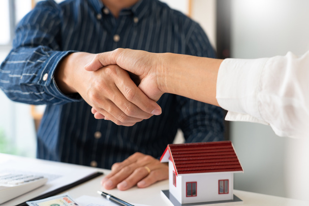 ¿Pueden sacar a quien paga arriendo, antes de cumplir el contrato?