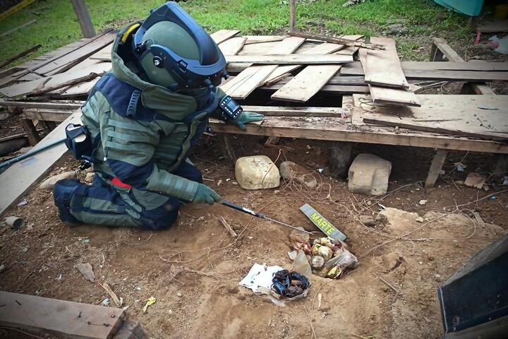 Ejército Nacional Desmanteló Depósito Ilegal Que Contenía 17 Artefactos Explosivos
