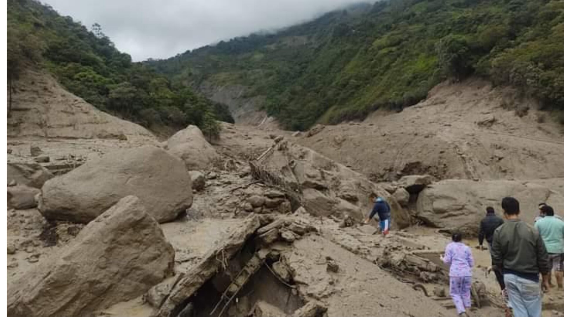 [VIDEO] Avalancha borró una vereda en la vía al Llano