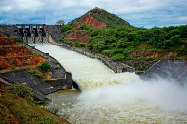 Alerta máxima por apertura de compuertas del embalse de Betania