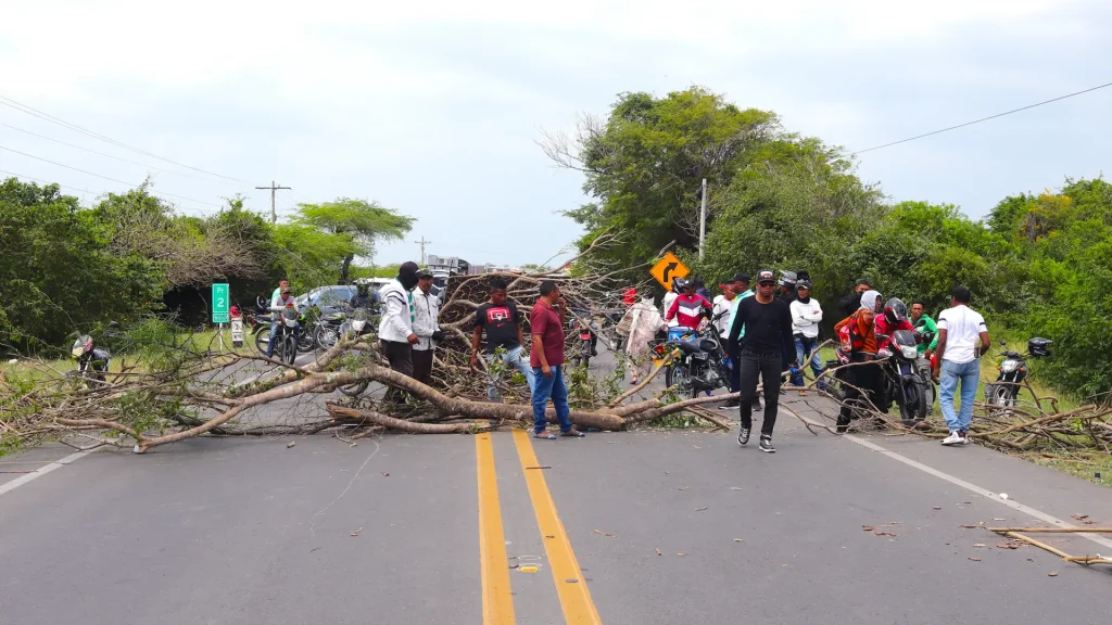 Comunidad de Riverita protesta por ubicación del retorno en la doble calzada Ruta 45