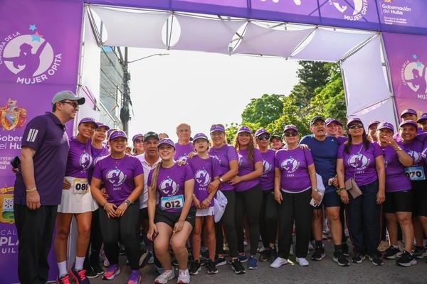 Más de 1.500 mujeres participaron con entusiasmo en la Carrera de la Mujer Opita