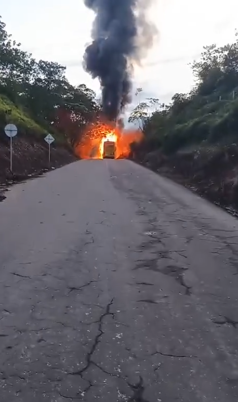 Incineraron bus en Caquetá