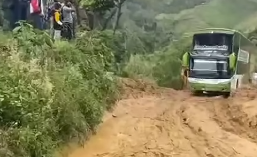 Sigue cerrado un carril de la vía Florencia - Suaza