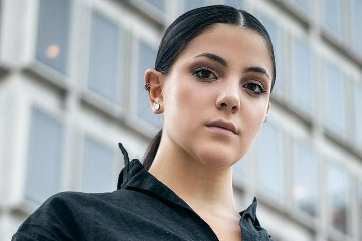El extraño caso de la modelo que nació con dos úteros y tiene doble periodo menstrual