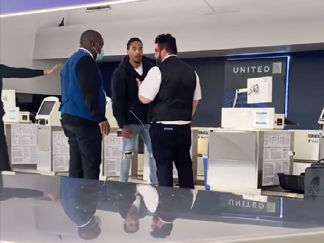 xjugador de la NFL dejó noqueado a un empleado en el aeropuerto de Newark