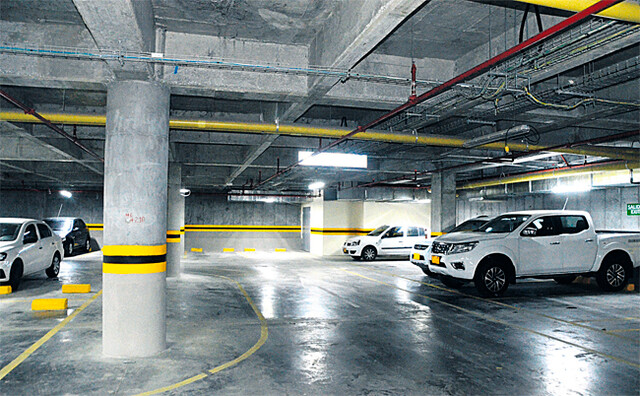 Mujer reportó su carro robado en centro comercial, alborotó la policía, pero era un olvido