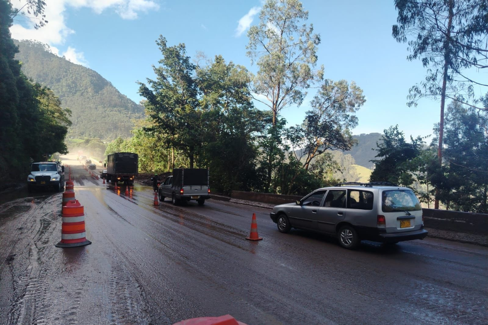 Reabren la vía Mosquera–La Mesa tras emergencia, pero persisten riesgos por lluvias
