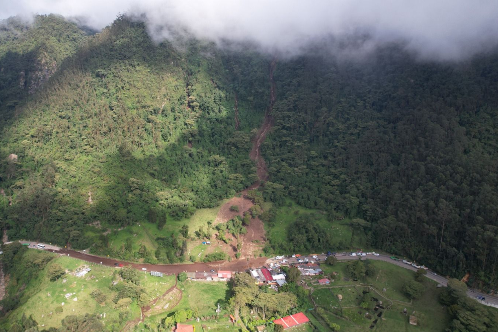 Emergencia en la vía Mosquera–La Mesa: inestabilidad del terreno impide reapertura total