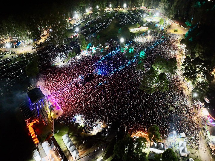 ¡La rompió Carlos Vives en Uruguay!