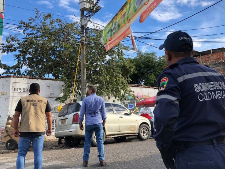 Vallas publicitarias con la imagen de actores políticos