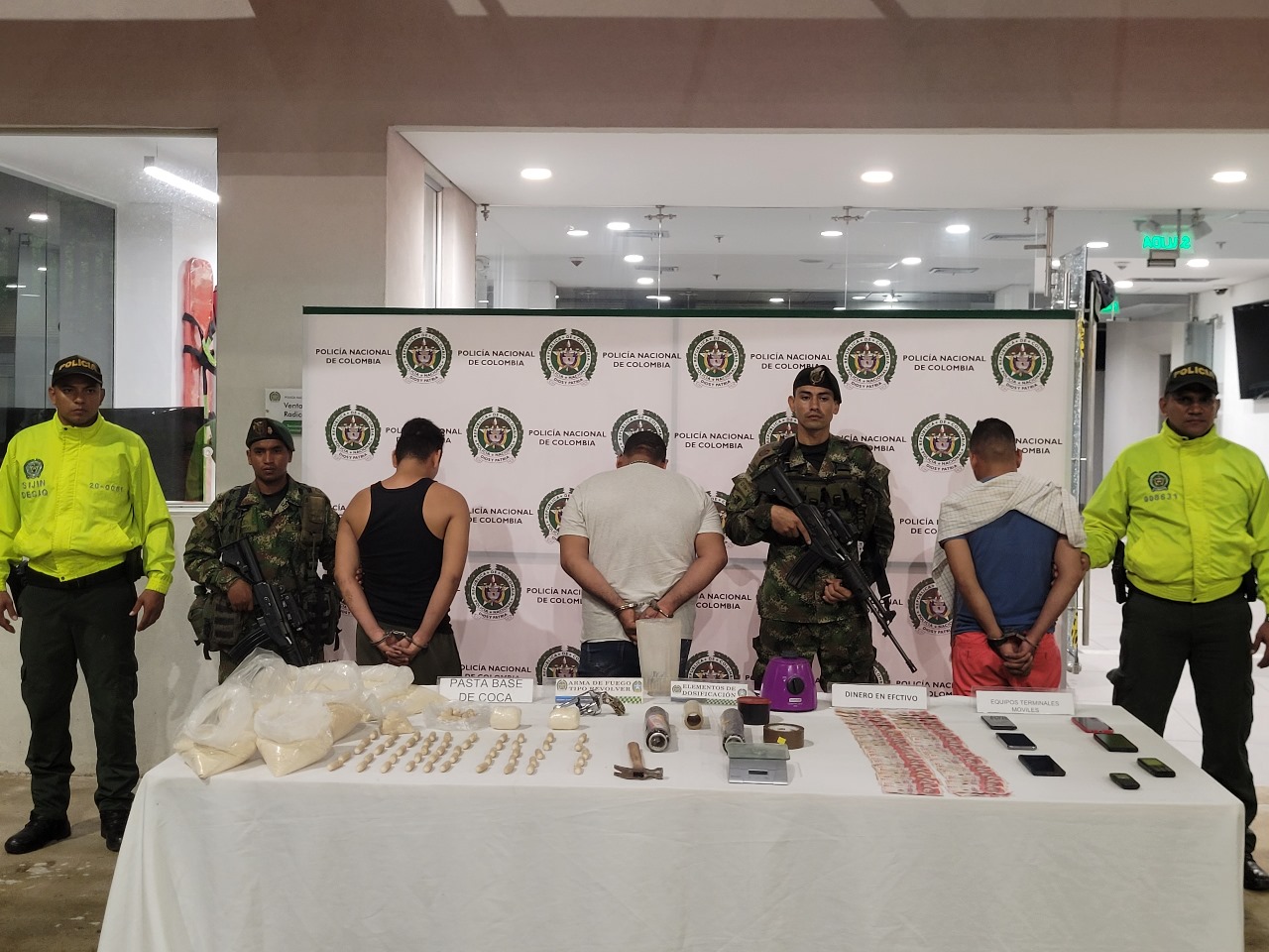 Desmantelan casa que funcionaba como centro de reunión de “mulas” al servicio del narcotráfico.