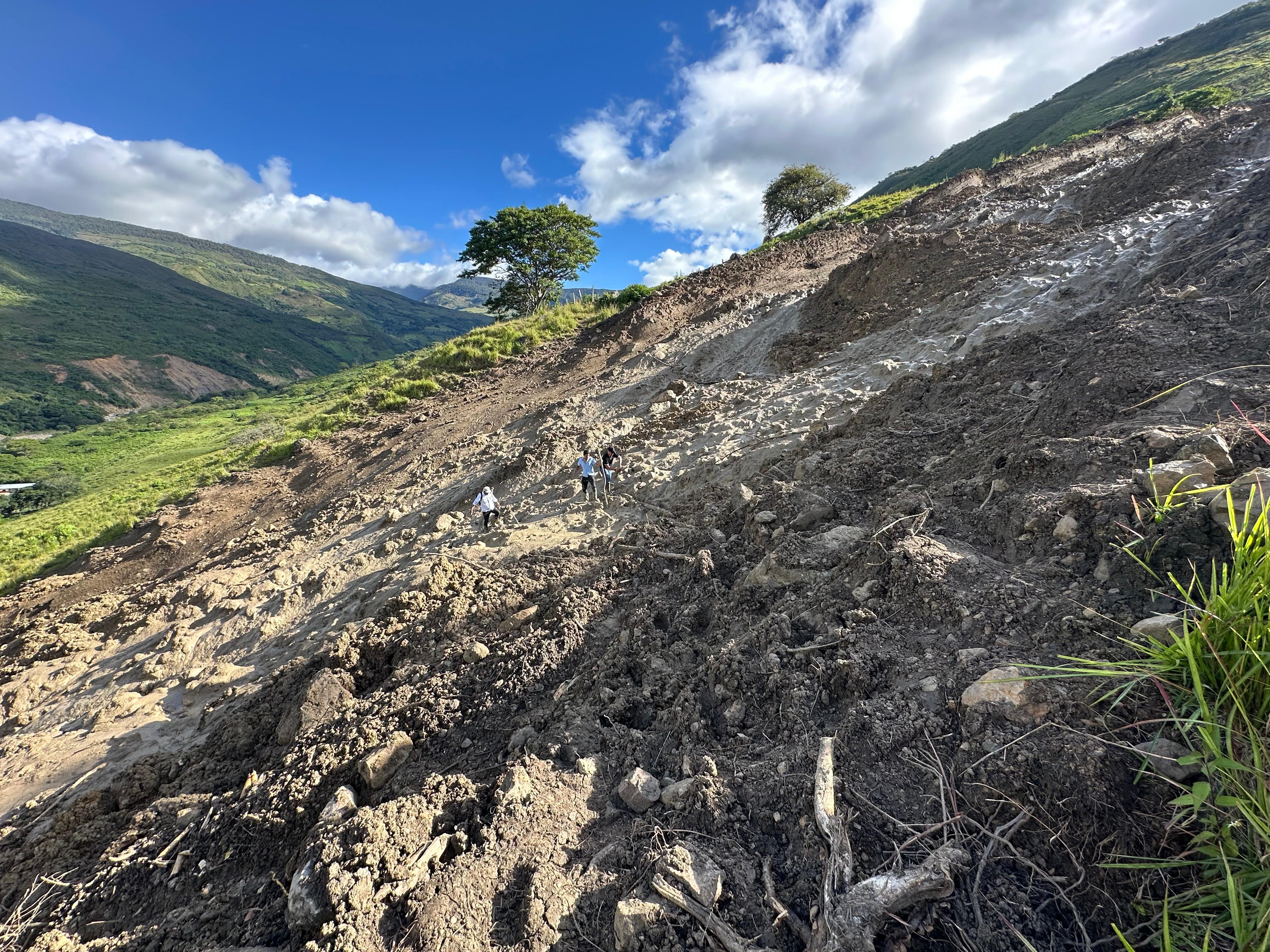Deslizamiento en la vereda Bernaza, Huila (Colombia): riesgo latente por suelos blandos y alta humedad