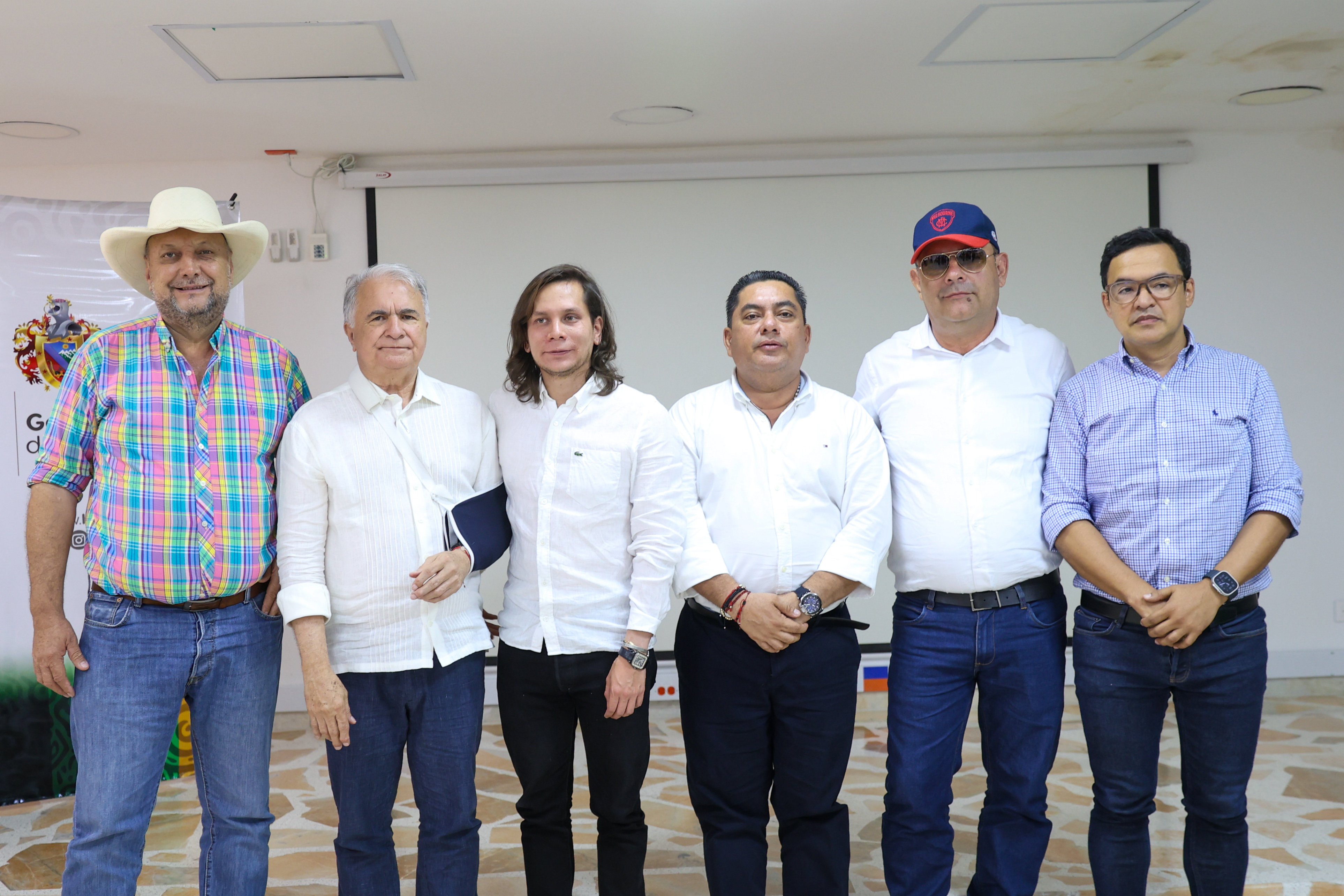 Gobernación del Huila y municipios firman convenios para rehabilitación de maquinaria amarilla
