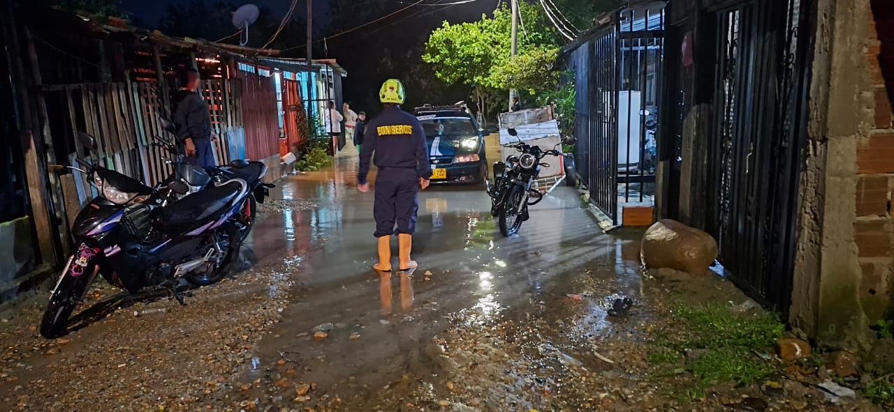 Río se desborda por lluvias