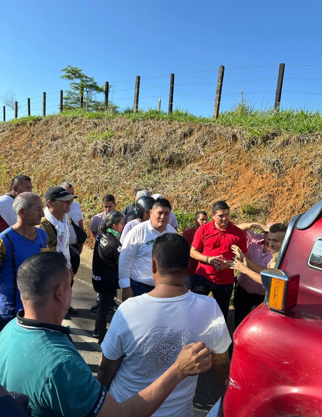 Logran acuerdos para desbloquear vía norte del Caquetá