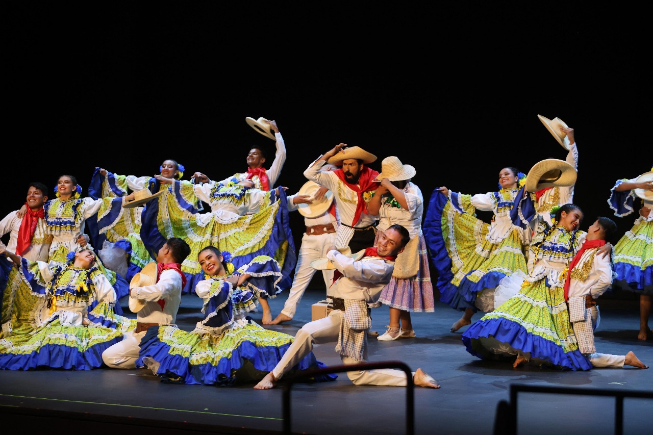 El Huila deslumbró a Colombia desde el Teatro Colón con el lanzamiento del 64º Festival del Bambuco