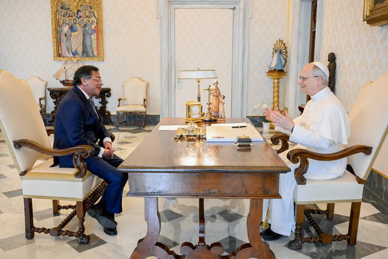 Revelan primeras imágenes del encuentro privado entre el presidente Gustavo Petro y el Papa León XIV en el Vaticano