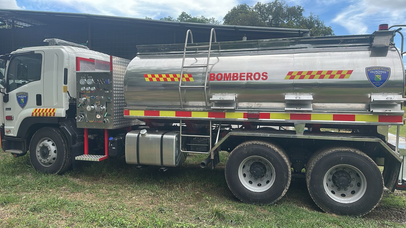 Gobierno del Huila amplía plazo de contrato para entrega total de vehículos de bomberos