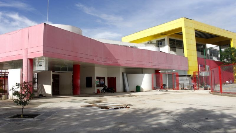 Estudiantes del Megacolegio habrían sido obligados a participar de plantón por traslado de rector