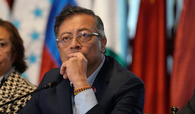 Petro rechaza críticas de la Eurocámara y acusa a Europa de ser “la verdadera mafia”